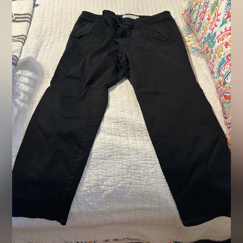 Torrid Military Twill 3.5” crops size 20, Black in EUC.